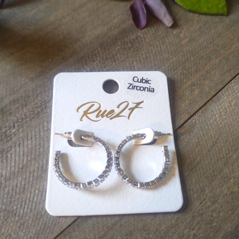 Rhodium-crystal CZ cubic zirconia hoop earrings. Inner diameter: 20mm